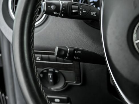 Used 2018 Mercedes-Benz Metris Passenger image 20