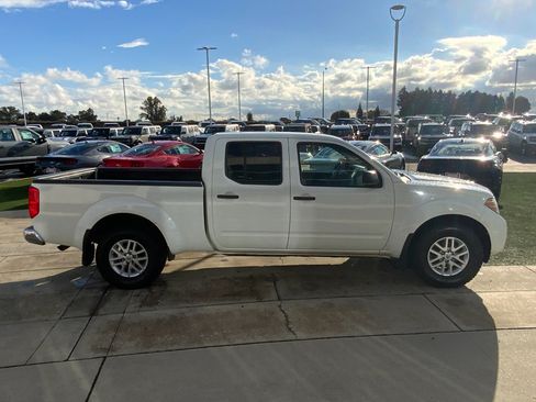 Used 2019 Nissan Frontier SV image 5