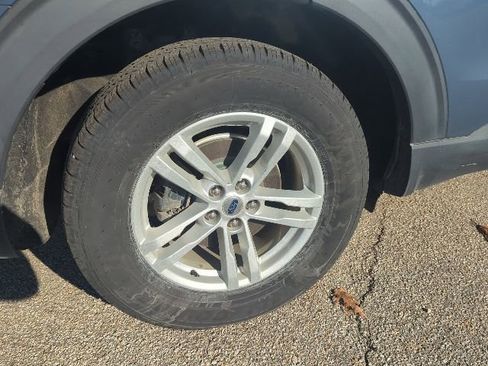 Used 2021 Ford Explorer XLT w/ Equipment Group 202A image 12