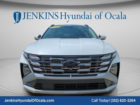 Certified 2025 Hyundai Tucson Limited FWD image 8