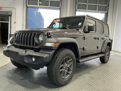 Used 2024 Jeep Wrangler Sport S image 2