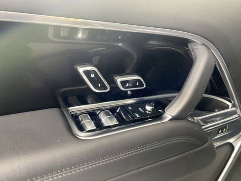 Used 2023 Land Rover Range Rover Long Wheelbase SE image 11