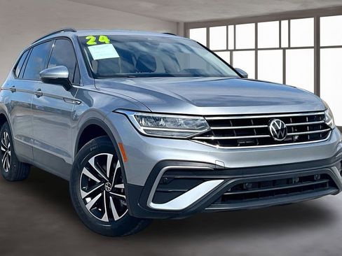 Used 2024 Volkswagen Tiguan S image 3
