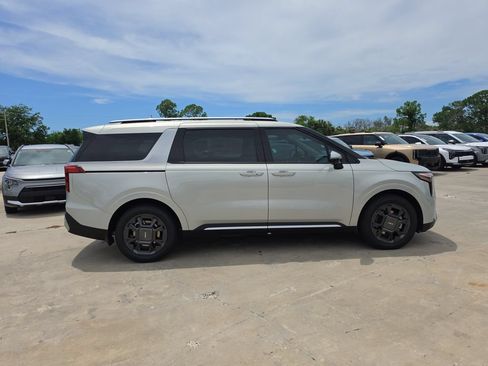 New 2026 Kia Carnival SX FWD image 9