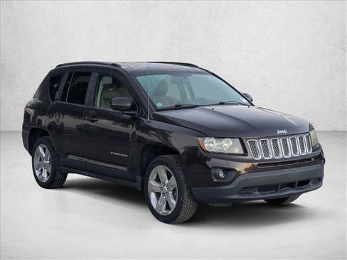 Used 2014 Jeep Compass Latitude w/ Sun/Sound Group FWD image 3