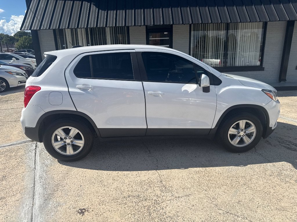 Used 2019 Chevrolet Trax LS w/ Tint and Cruise Package FWD image 8