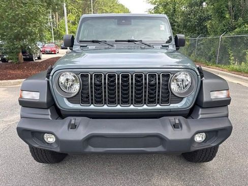 Used 2025 Jeep Wrangler Sport AWD/4WD image 2