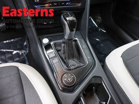Used 2025 Volkswagen Taos SE AWD/4WD image 13