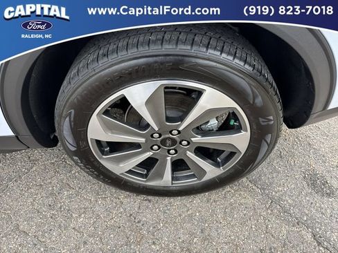 Certified 2025 Ford Escape Platinum w/ Premium Technology Package image 13