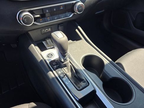 Used 2025 Nissan Altima 2.5 SV FWD image 17
