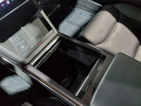 Used 2022 Tesla Model S AWD/4WD image 41