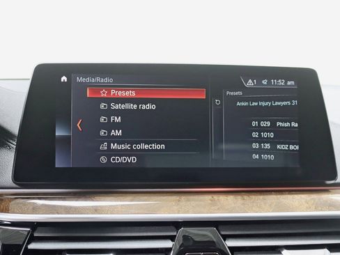 Used 2019 BMW M550i xDrive w/ Dynamic Handling Package image 23