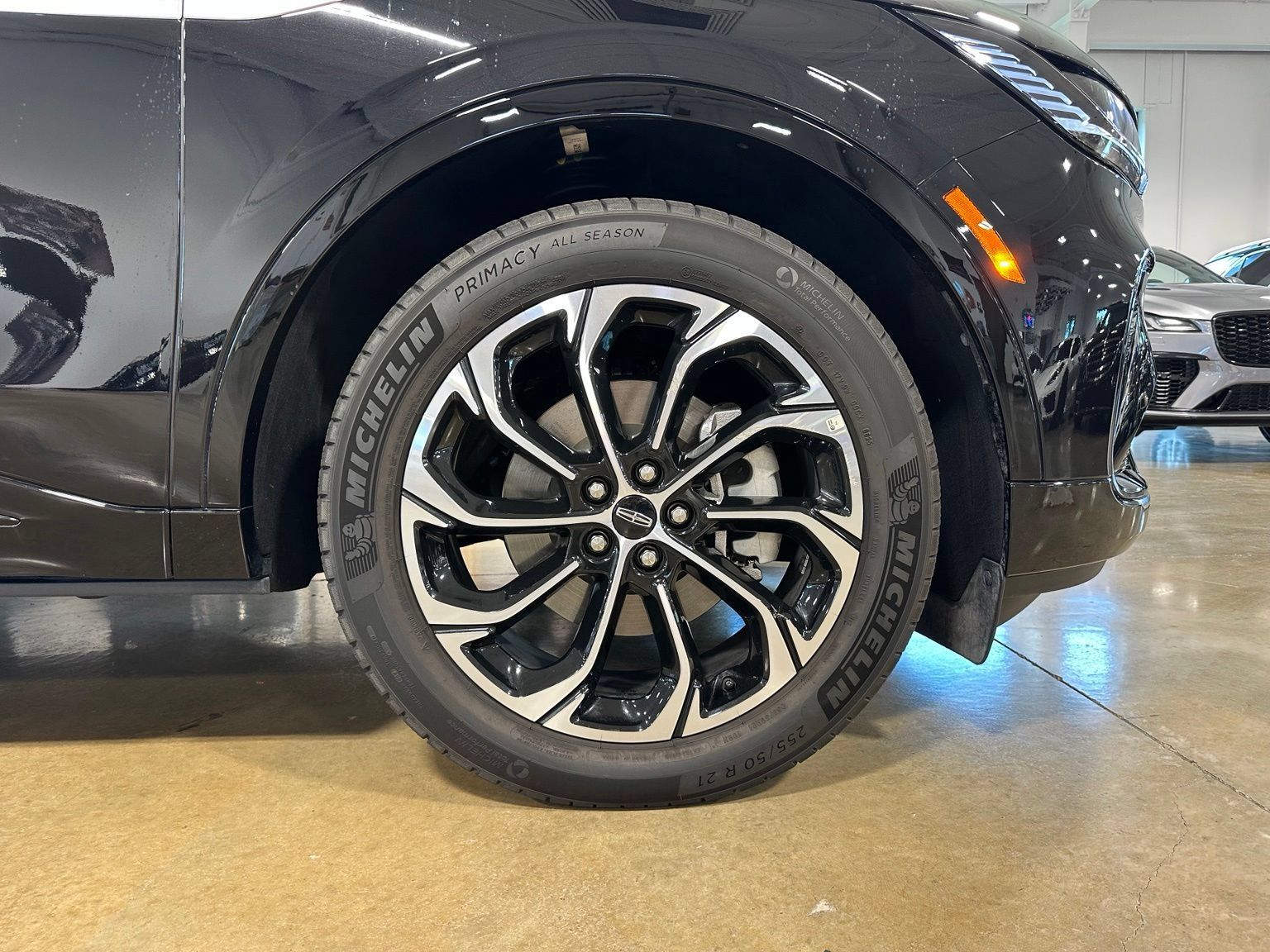 Used 2025 Lincoln Nautilus Reserve AWD/4WD image 9