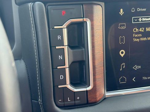 Used 2024 GMC Yukon Denali Ultimate AWD/4WD image 17