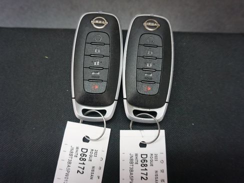 Used 2023 Nissan Rogue SV w/ SV Premium B Package FWD image 18