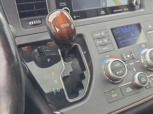 Used 2019 Toyota Sienna Limited FWD image 12