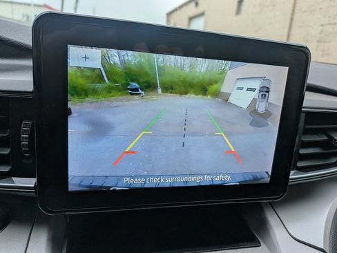 Used 2023 Ford Explorer XLT w/ Equipment Group 202A AWD/4WD image 4