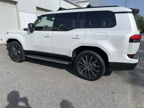 Used 2025 Lexus GX 550 image 3