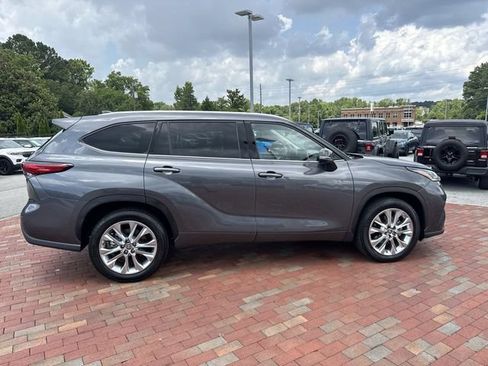 Used 2023 Toyota Highlander Limited FWD image 37