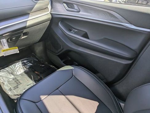 New 2025 Jeep Grand Cherokee Limited w/ Black Appearance Package image 15