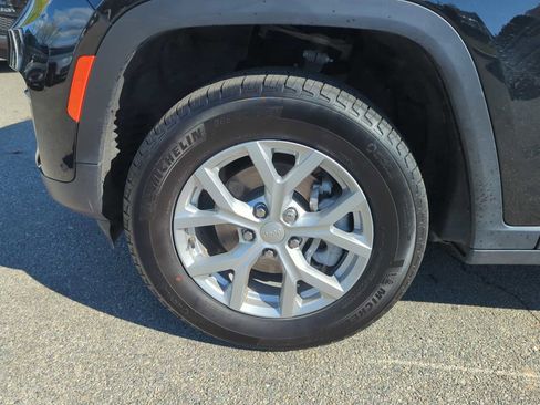 Used 2023 Jeep Grand Cherokee Limited w/ Luxury Tech Group II AWD/4WD image 10
