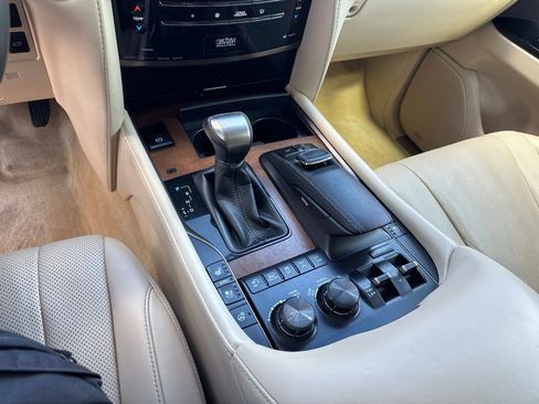 Used 2021 Lexus LX 570 4WD w/ Luxury Package image 27