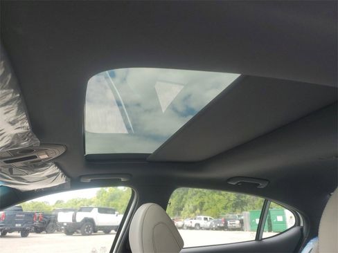 Used 2025 Genesis G70 2.5T w/ Sport Prestige Package image 27