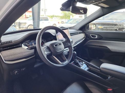 Used 2024 Jeep Compass Latitude AWD/4WD image 15