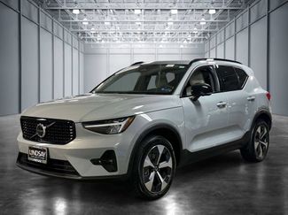 Used 2024 Volvo XC40 B5 Plus AWD/4WD video 1