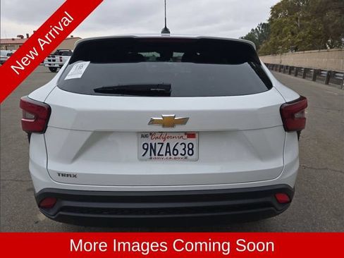 Used 2024 Chevrolet Trax LS FWD image 4