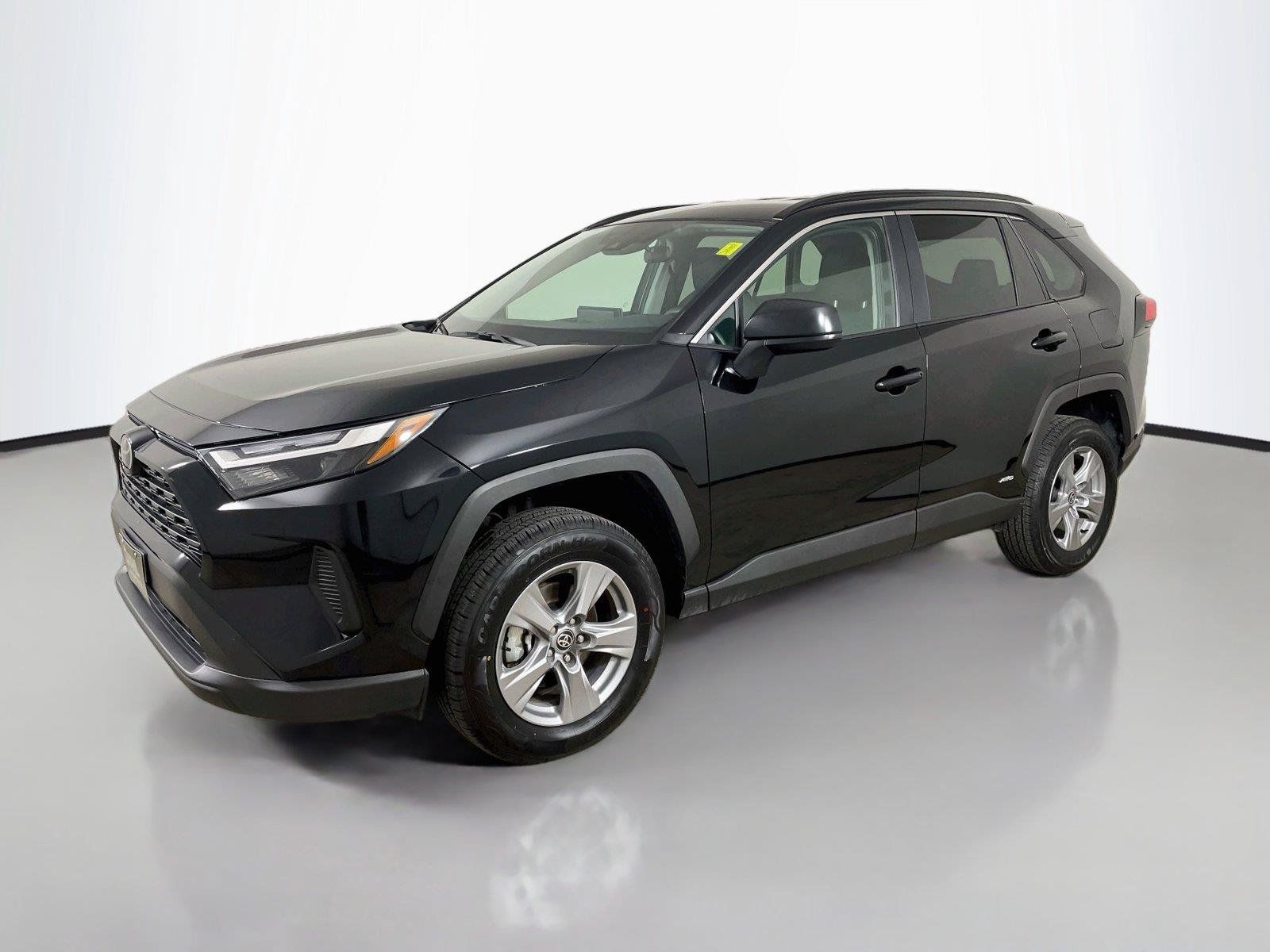 Used 2025 Toyota RAV4 LE AWD/4WD image 8