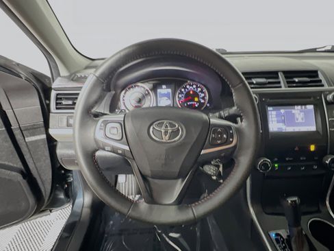 Used 2015 Toyota Camry SE FWD image 18