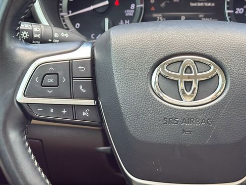 Used 2021 Toyota Highlander XLE image 22