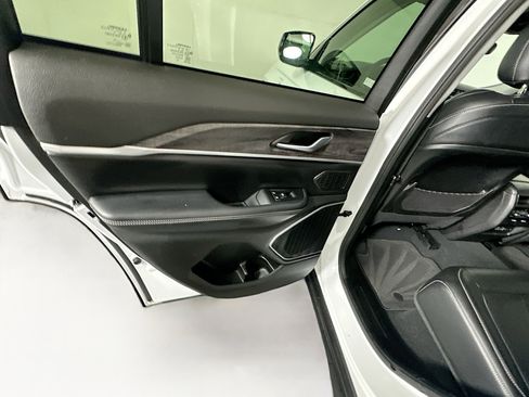 Used 2022 Jeep Grand Cherokee Limited 4xe image 27