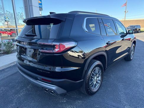 Used 2025 GMC Acadia Elevation image 3