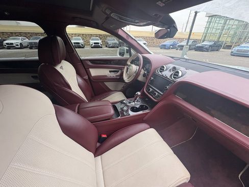 Used 2019 Bentley Bentayga V8 image 6
