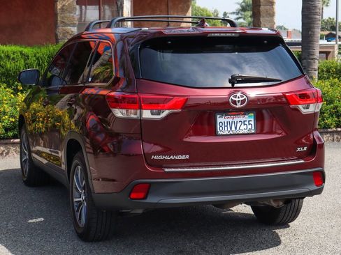 Used 2019 Toyota Highlander XLE image 6