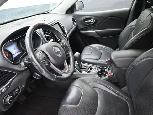 Used 2019 Jeep Cherokee Limited w/ Luxury Group FWD image 12