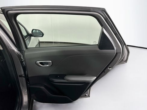 Used 2025 Kia K4 FWD image 30