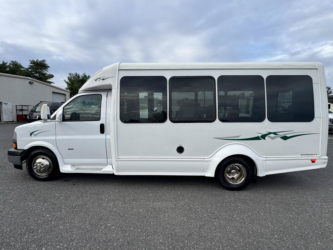 Used 2020 Chevrolet Express 3500 w/ Shuttle Bus Package RWD image 8