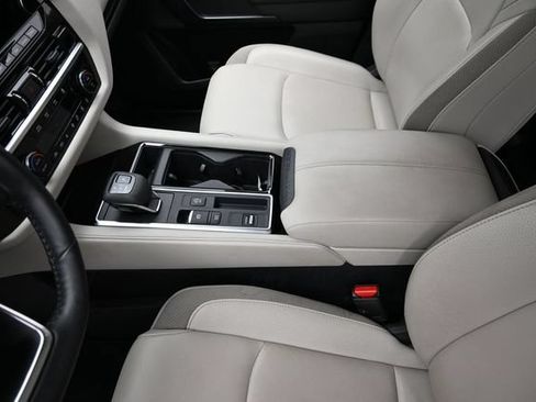 Used 2025 Nissan Pathfinder SL FWD image 26