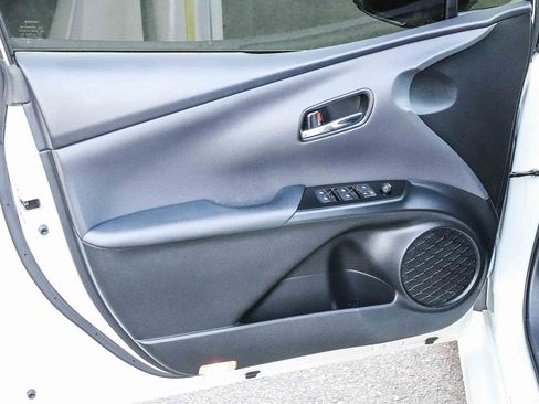 Used 2017 Toyota Prius Prime Advanced image 21