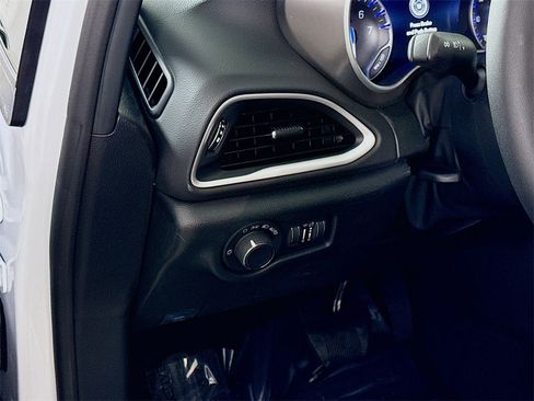 New 2026 Chrysler Voyager LX image 5