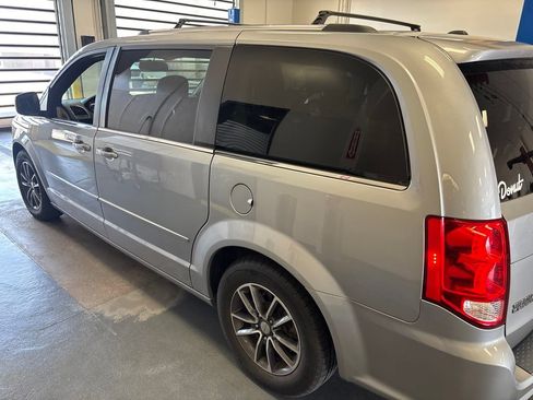Used 2017 Dodge Grand Caravan SXT FWD image 7