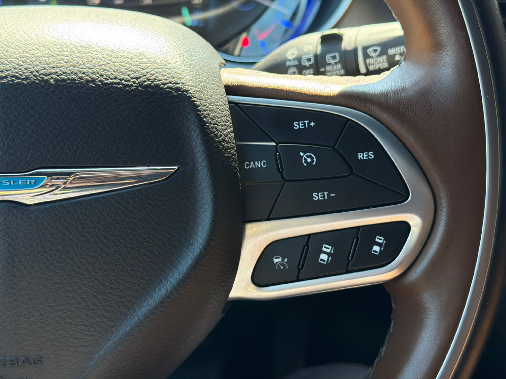 Used 2020 Chrysler Pacifica Limited w/ Advanced Safetytec Group FWD image 30