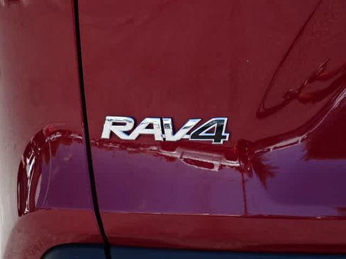 Used 2022 Toyota RAV4 LE FWD image 10