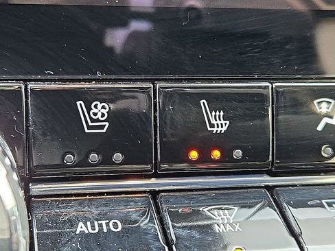 Used 2023 GMC Canyon Denali image 25