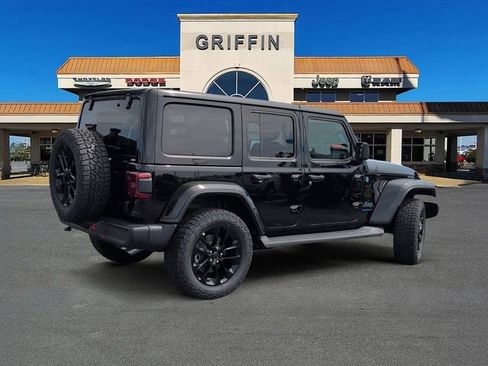 Used 2025 Jeep Wrangler Sahara 4xe image 4