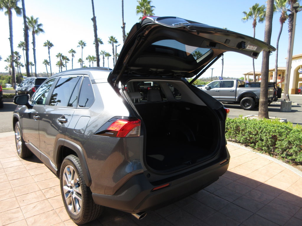 Used 2019 Toyota RAV4 XLE Premium w/ Cold Weather Package FWD image 28