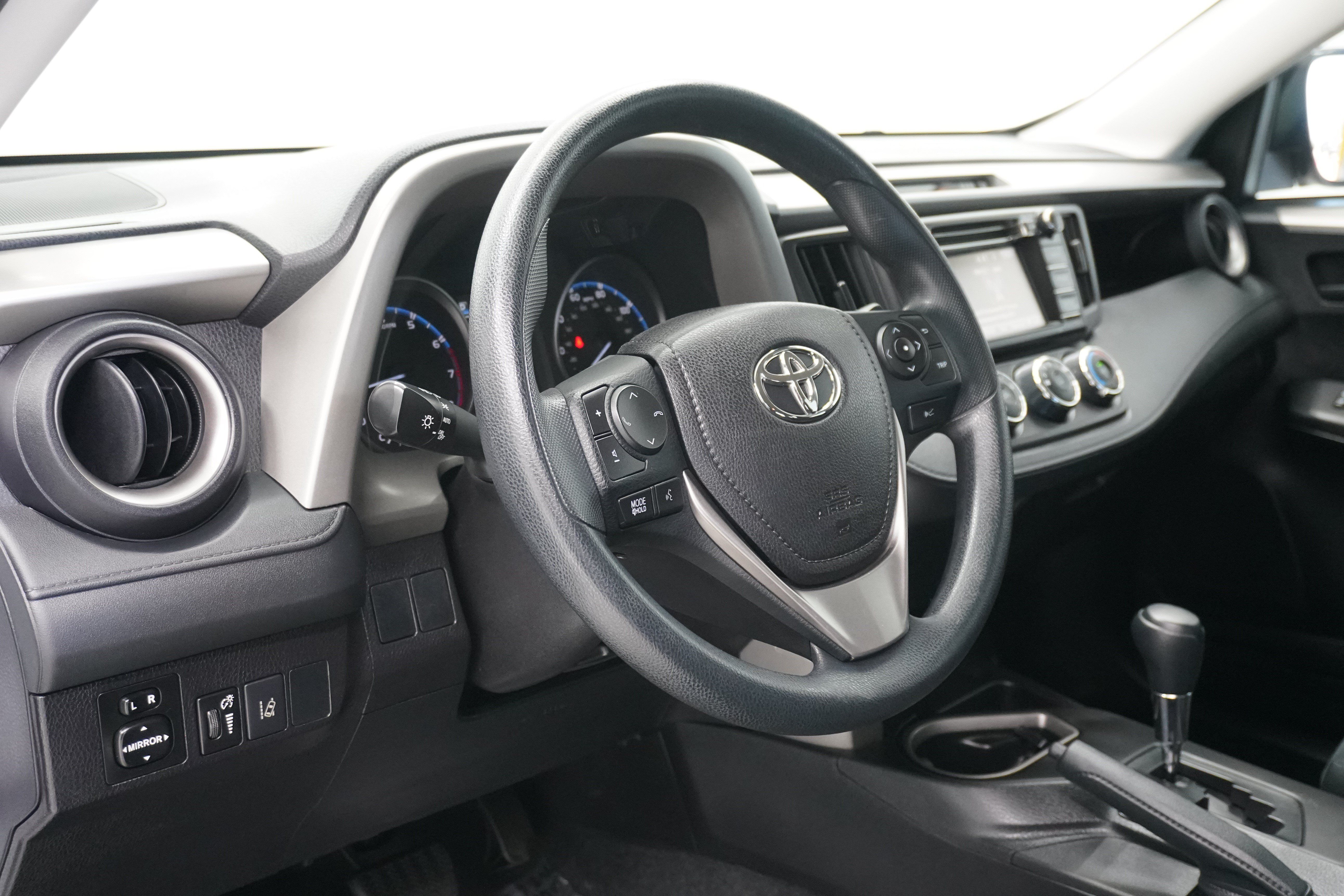 Used 2017 Toyota RAV4 LE FWD image 10